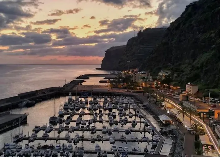 Quiet Cozy Mq2 & Near & Mountain View * Calheta (Madeira)